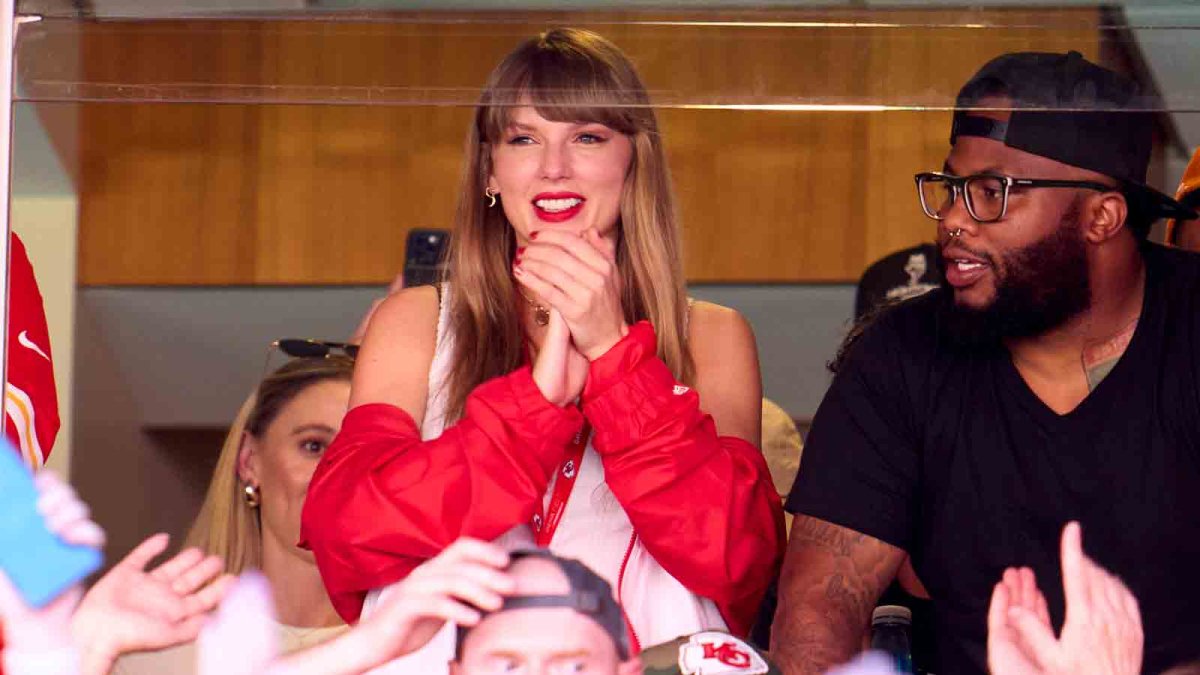 Taylor Swift and Travis Kelce seen together at Kansas City bar NBC