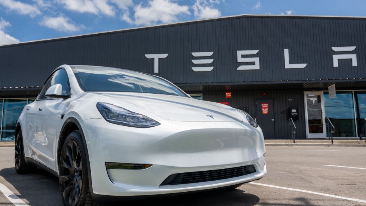 Tesla recalls nearly all vehicles to fix Autopilot monitoring system – NBC Chicago - Vimarsana News