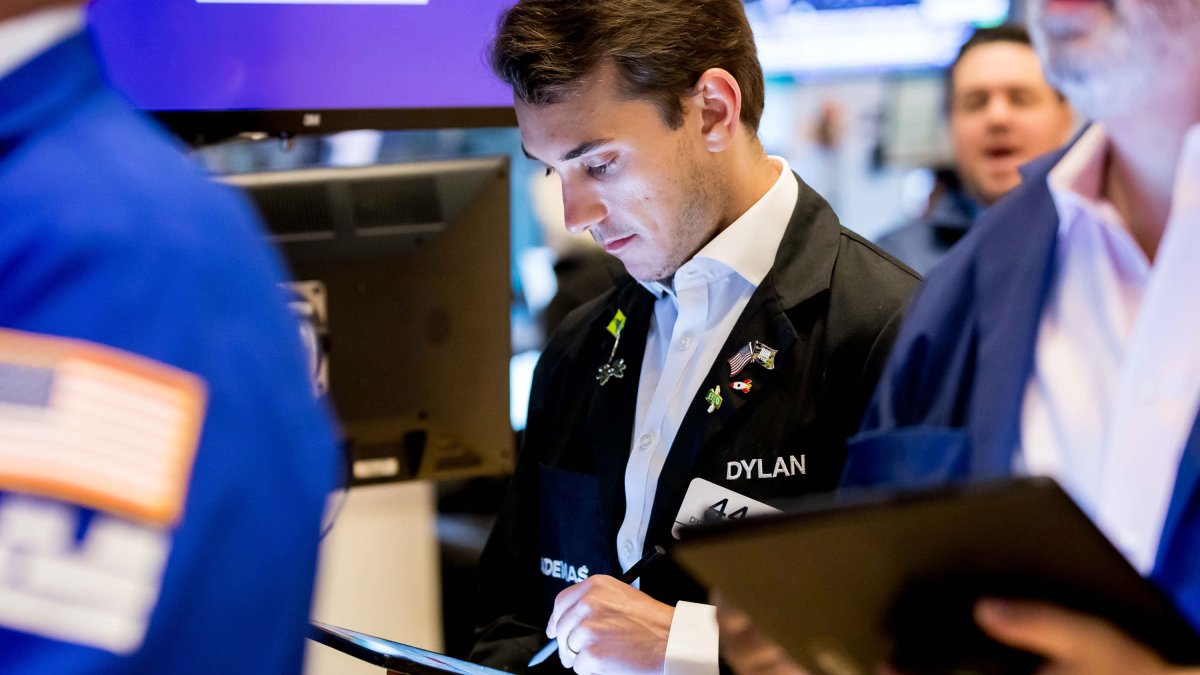 Dow futures jump more than 100 points after lawmakers avert government