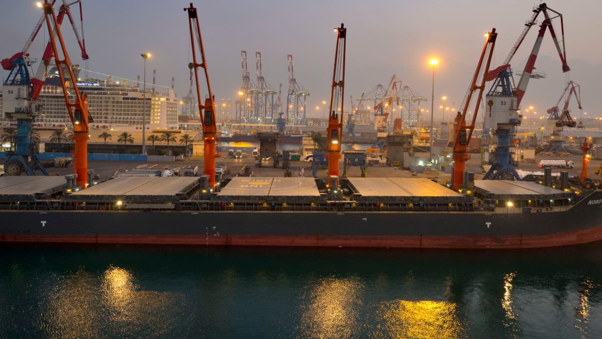 Israel-Hamas war and rocket attacks are leading oil tankers to make unusual moves near ports - Vimarsana News