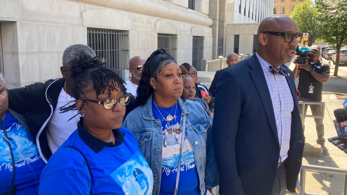 Officer fired after traffic stop led to Black deacon's death – NBC Chicago - Vimarsana News