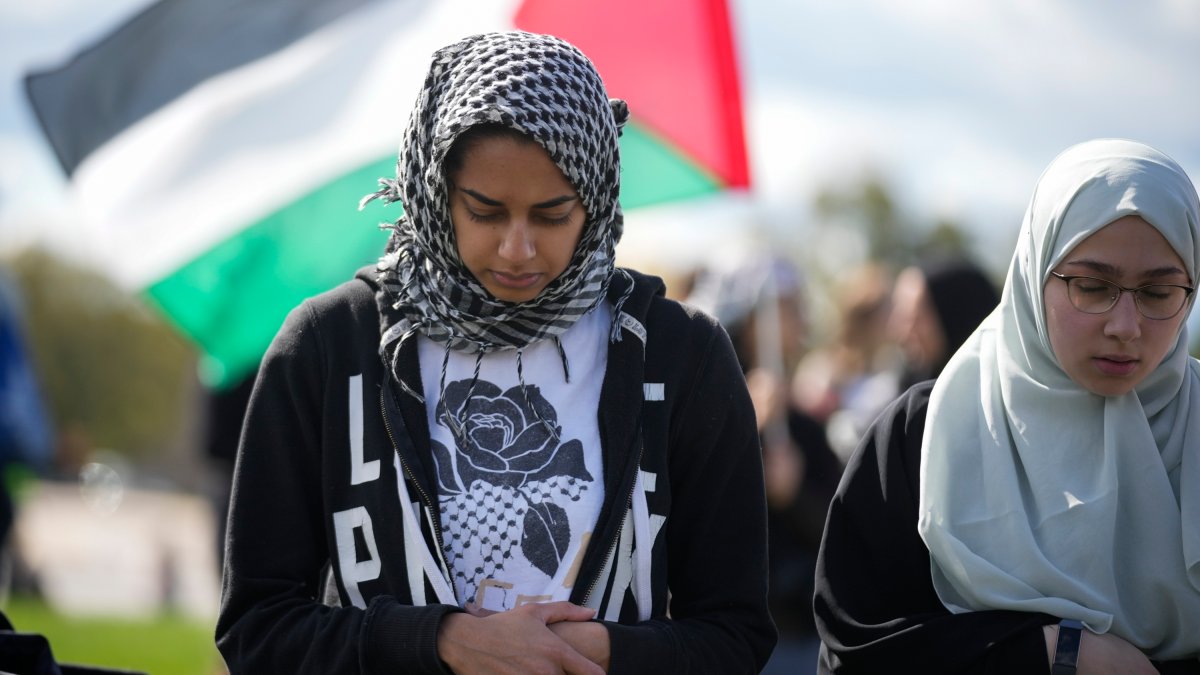 Pro-Palestinian protesters march in London as Israel-Hamas war roils the world – NBC Chicago - Vimarsana News