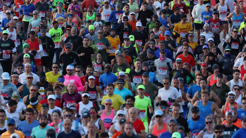 CHICAGO, ILLINOIS – OCTOBER 09: Runners start the 2022 Chicago Marathon on October 09, 2022 in Chicago, Illinois. (Photo by Michael Reaves/Getty Images)