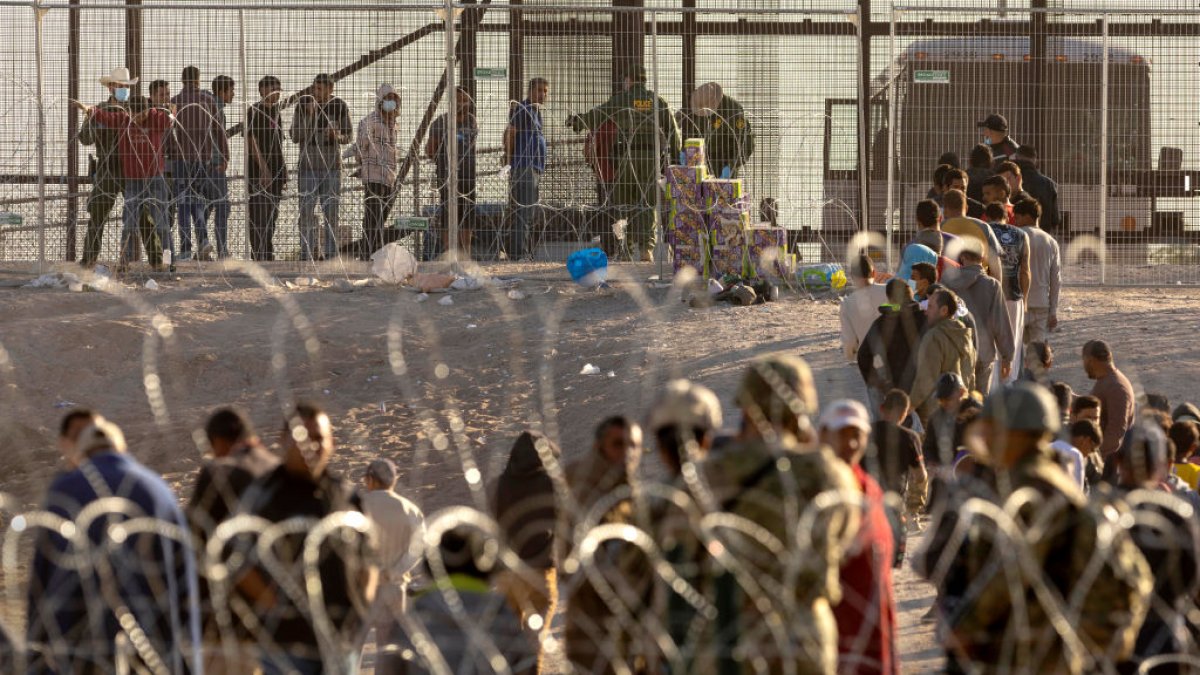 Immigration advocates fail in attempt to prevent border patrol from sending back asylum-seekers without app appointments – NBC Chicago - Vimarsana News