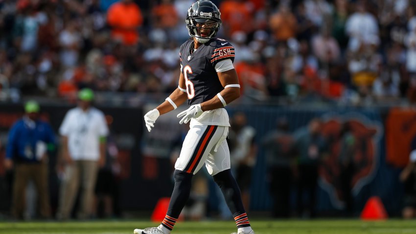 CHICAGO, IL – SEPTEMBER 10: Chicago Bears cornerback Kyler Gordon (6) in coverage in the first half during a regular season game between the Green Bay Packers and the Chicago Bears on September, 10, 2023, at Soldier Field in Chicago, IL. (Photo by Brandon Sloter/Icon Sportswire via Getty Images)