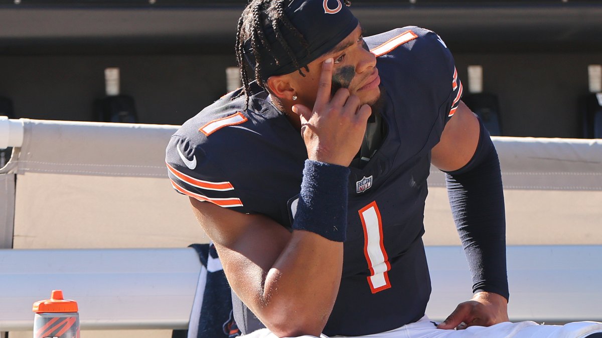 Justin Fields leaves game with apparent injury – NBC Chicago