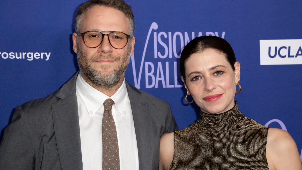 Seth Rogen's wife Lauren shares she had brain aneurysm removed – NBC Chicago - Vimarsana News