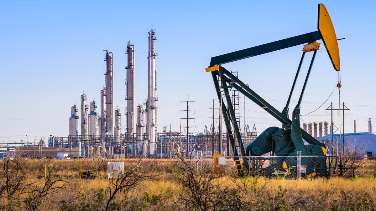 US oil production hits all-time high – NBC Chicago - Vimarsana News