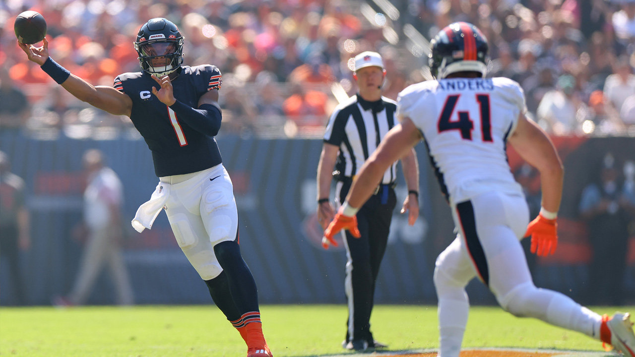 Chicago Bears quarterback Jim Harbaugh looks for a pass under News Photo  - Getty Images