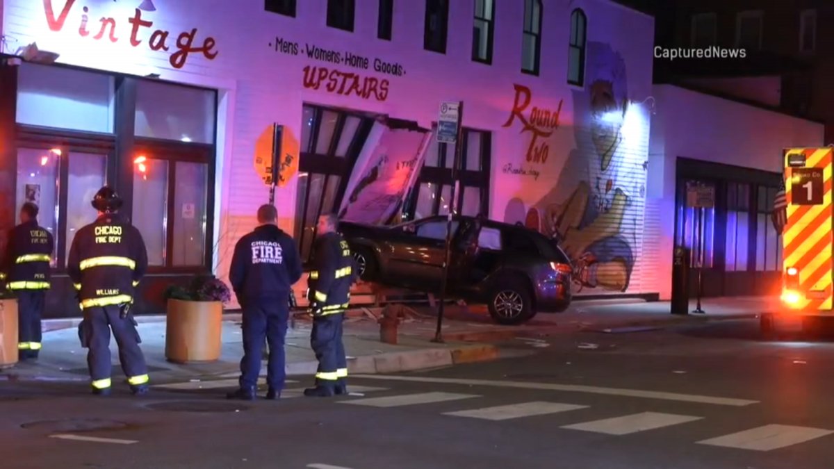 SUV在芝加哥Wicker Park的Round Two商店内坠毁：警方调查