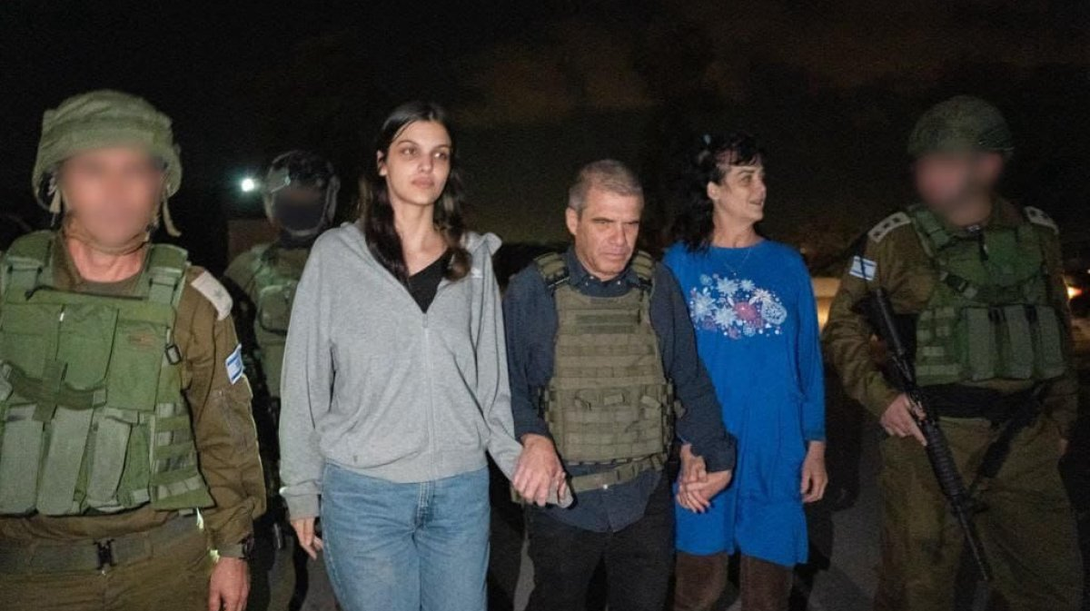 First photo of Evanston mother and daughter released since being freed by Hamas