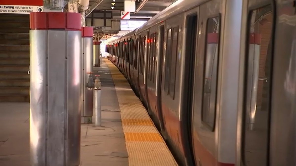 Red Line passenger wounded in baseball bat attack in Uptown