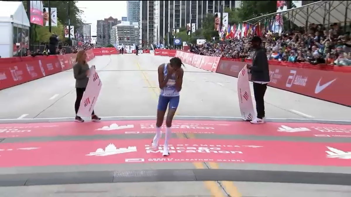 Sifan Hassan crosses 2023 Chicago Marathon finish line with unofficial
