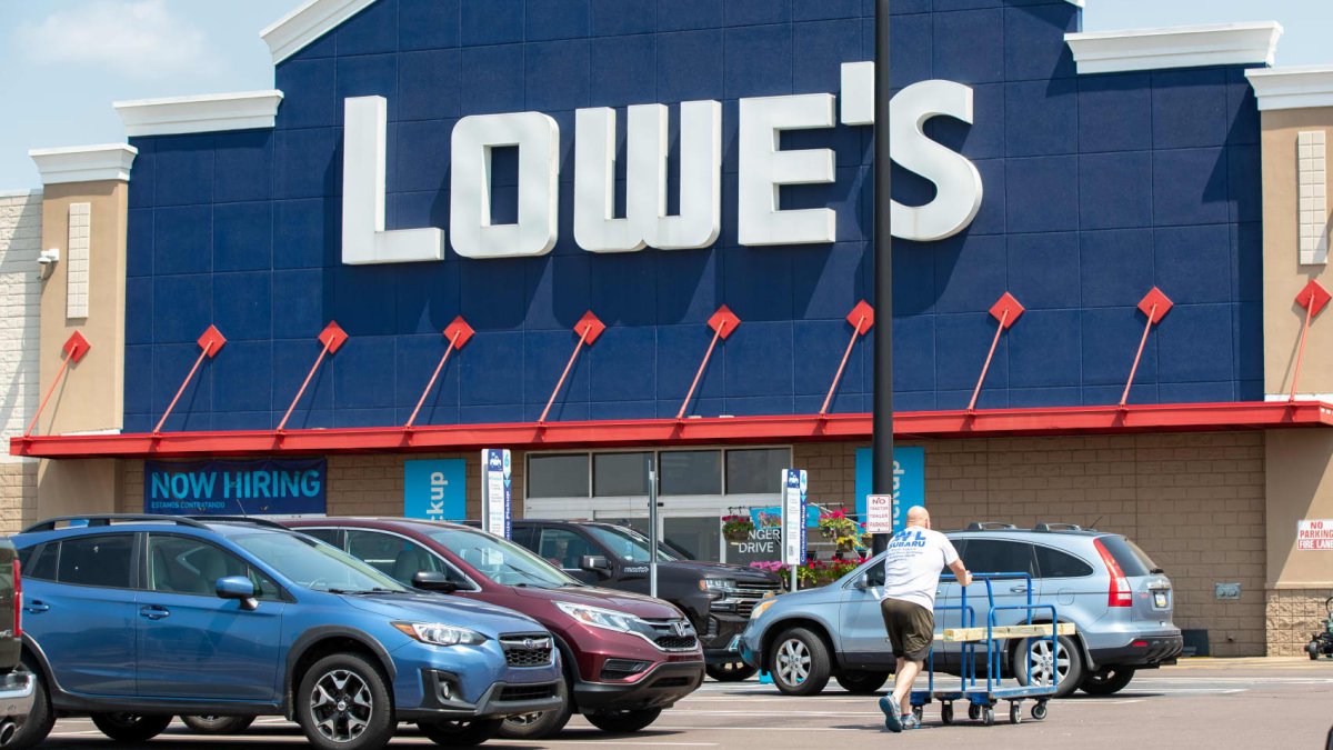 Lowe's cuts sales outlook as homeowners take on fewer projects; shares slide