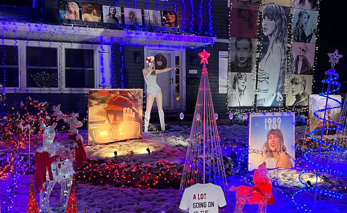 Illinois house decked out in Taylor Swift holiday display – NBC Chicago