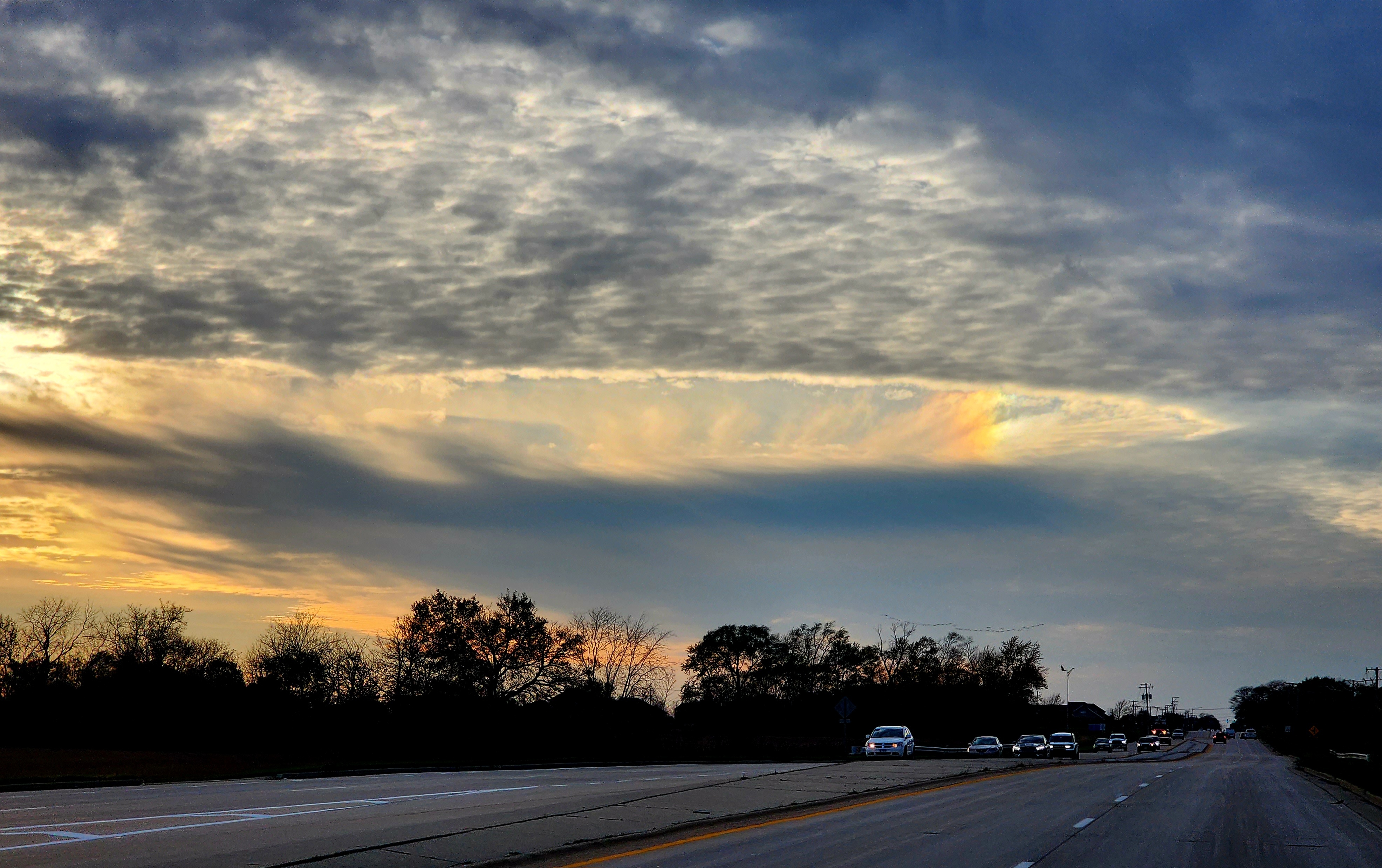 ‘Hole punch clouds’ Unique Chicagoarea sighting explained NBC Chicago