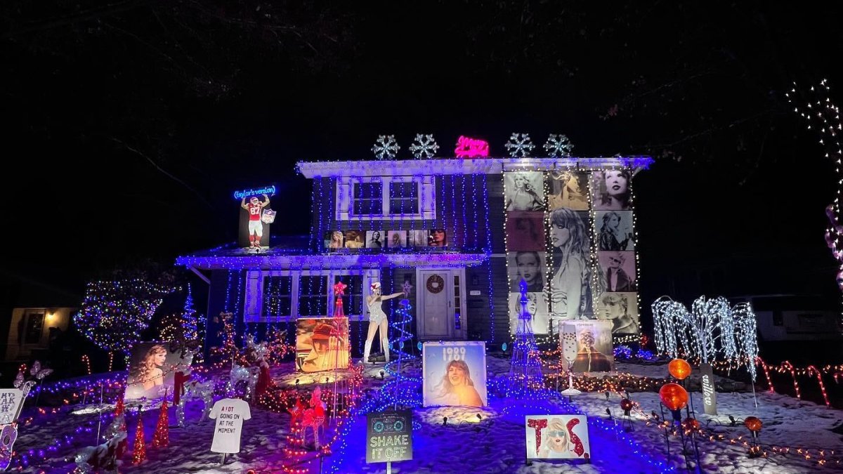 Merry Swiftmas! Amy Scott creates viral Naperville 'Taylor Swift house' on  Atlas Lane after being inspired by 'Eras Tour' movie - ABC7 Chicago