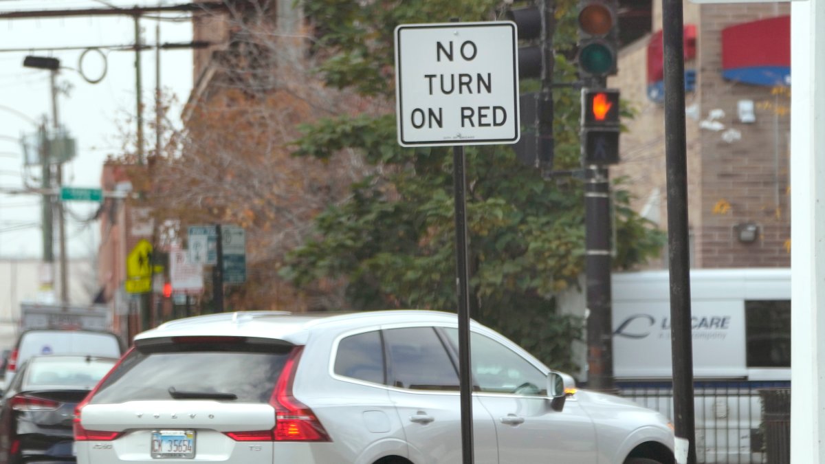 US cities push to ban right turns on red as pedestrian deaths rise – NBC Chicago - Vimarsana News