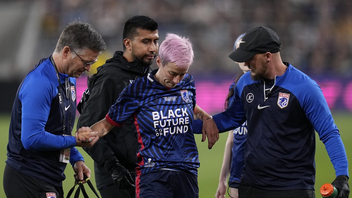 Megan Rapinoe suffers non-contact leg injury in final game of career ...