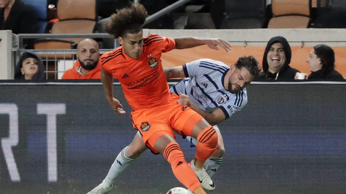 Dynamo blank Sporting KC 1-0 to advance to MLS Western Conference Final