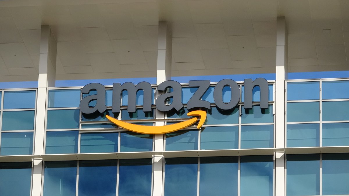Is Amazon down? What to know as over 20K users in Chicago, across U.S. report issues