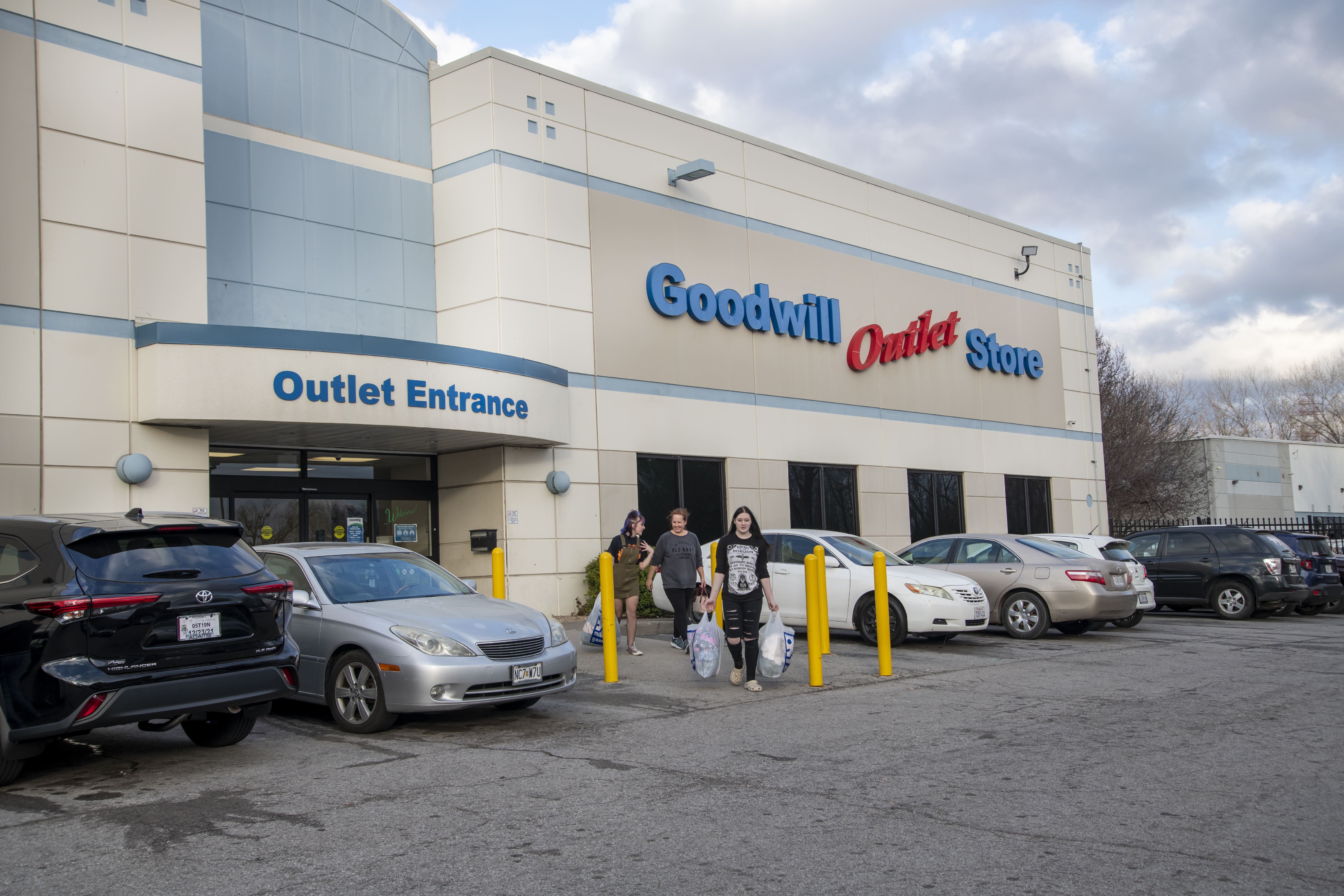 Goodwill outlet Chicago: First outlet store to open in Romeoville – NBC  Chicago