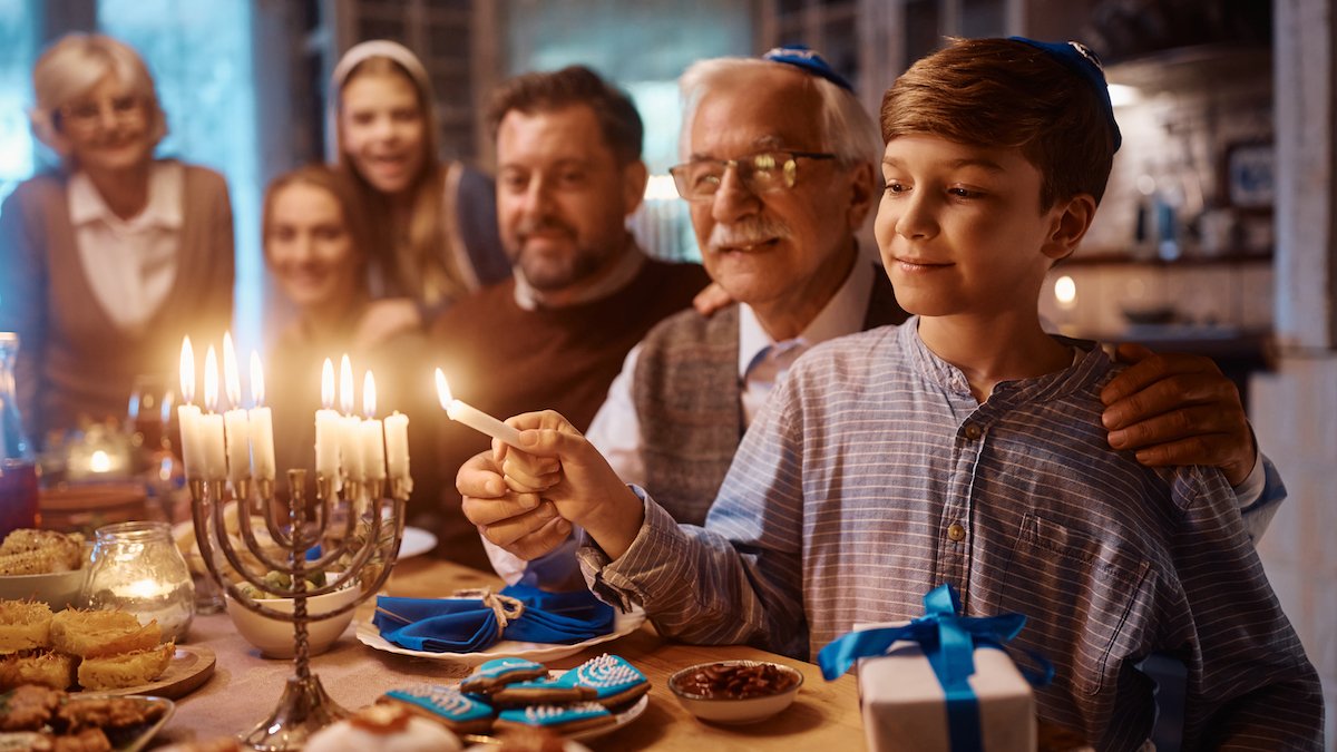 How is Hanukkah celebrated? Here's what to know about the Jewish holiday steeped in tradition – NBC Chicago - Vimarsana News