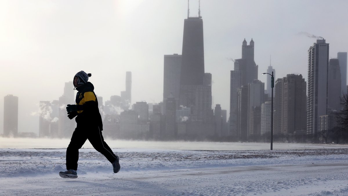 芝加哥地区早期寒冷和降雪是即将到来的冬季的征兆吗？