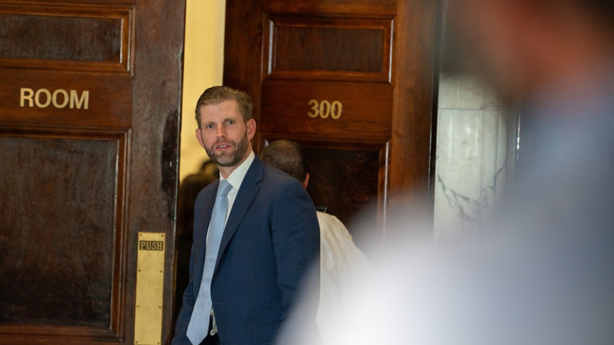 Eric Trump testifies he wasn't aware of dad's financial statements – NBC Chicago - Vimarsana News