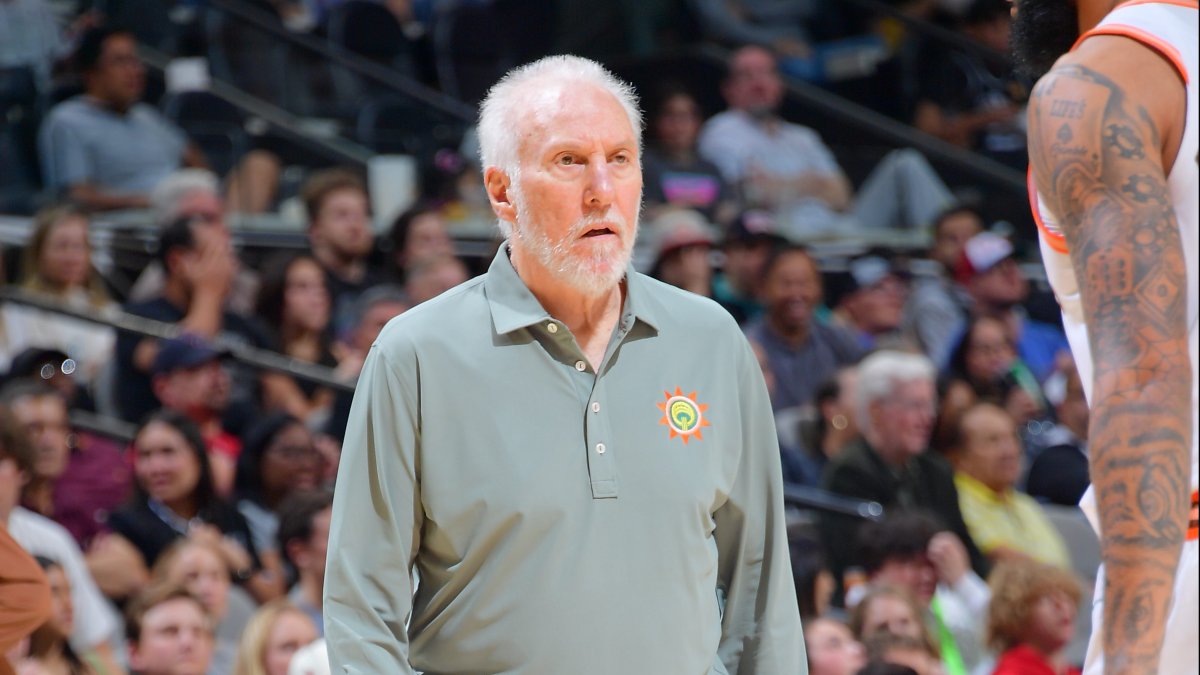 Gregg Popovich tells Spurs fans to stop booing Clippers' Kawhi Leonard