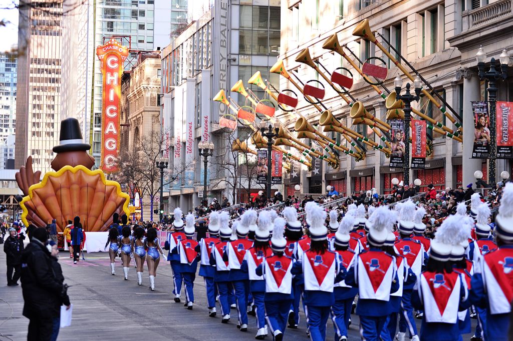 Chicago-area malls issue road closures, traffic warnings for Black Friday 2024