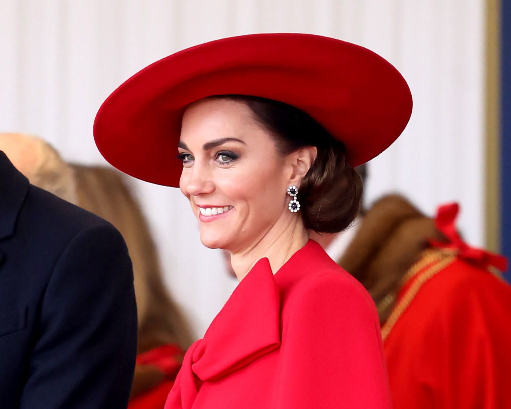 Kate Middleton Wears Strathmore Rose Diamond Tiara During Buckingham ...