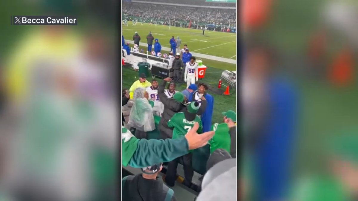 Video: Bills defensive end Shaq Lawson appears to shove Eagles fan