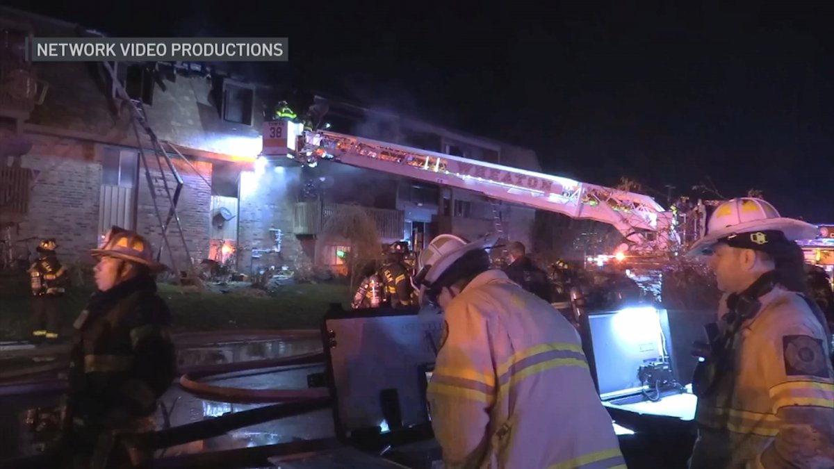 西郊一座大型公寓火灾致6人住院，其中包括一名消防员