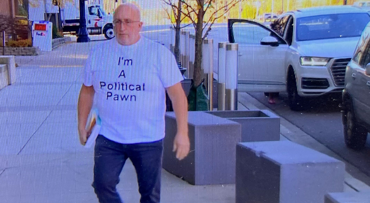 Father of alleged Highland Park shooter makes statement with T-Shirt as he arrives in court