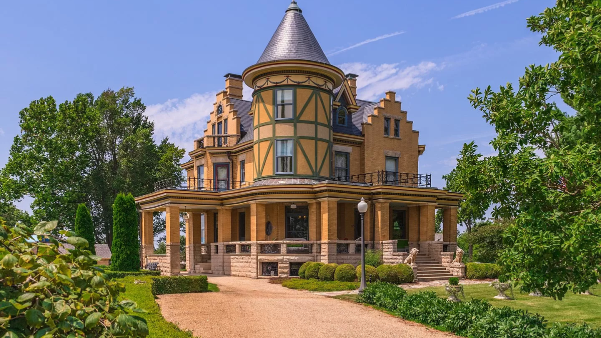See it: This historic Illinois house has a restored train, vintage carousel on its property
