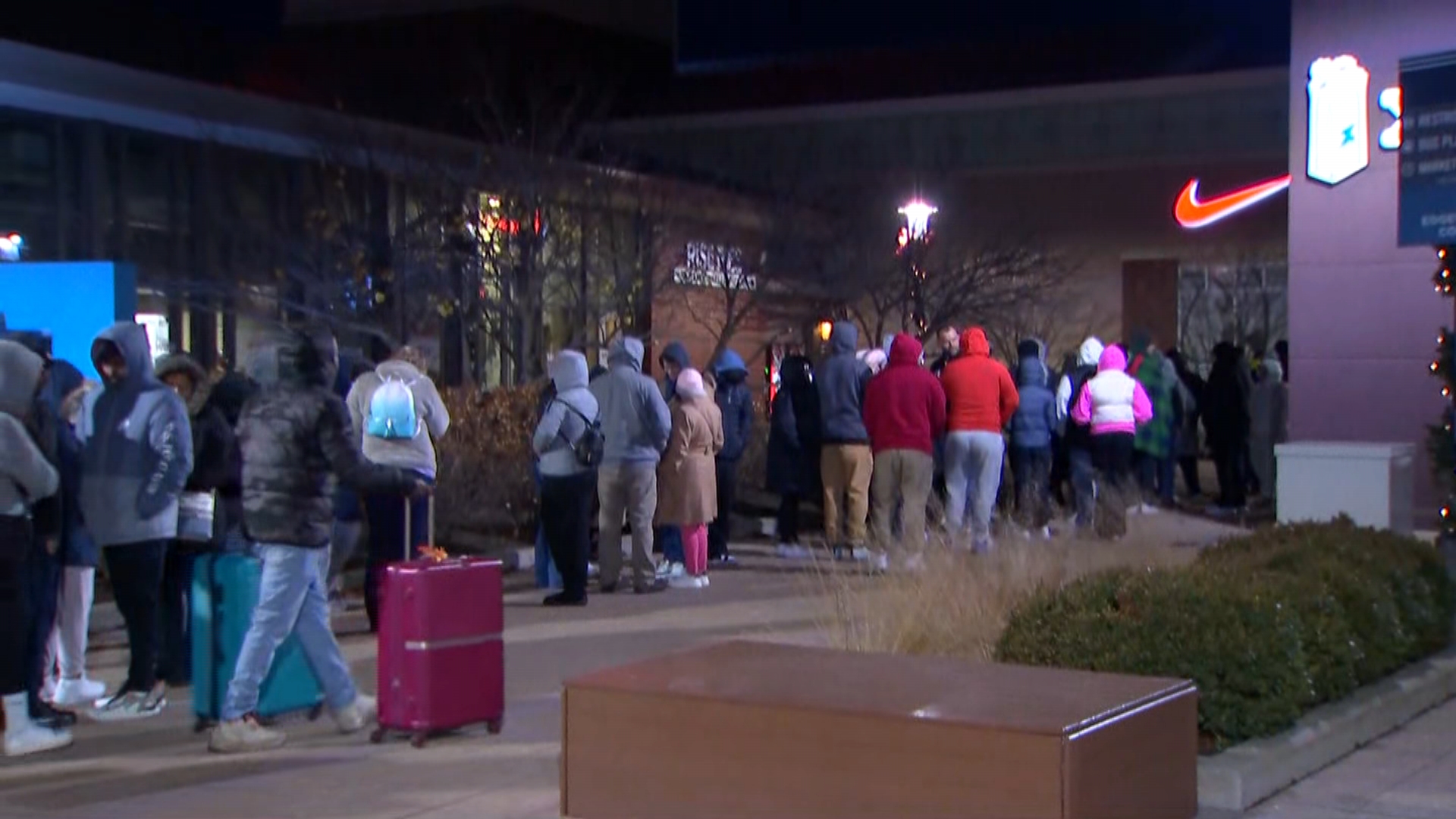 Road closures in place at Chicago Premium Outlets in Aurora for Black Friday 2023