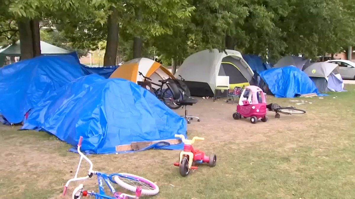 Chicago unveils new plan for handling migrant crisis ahead of winter months
