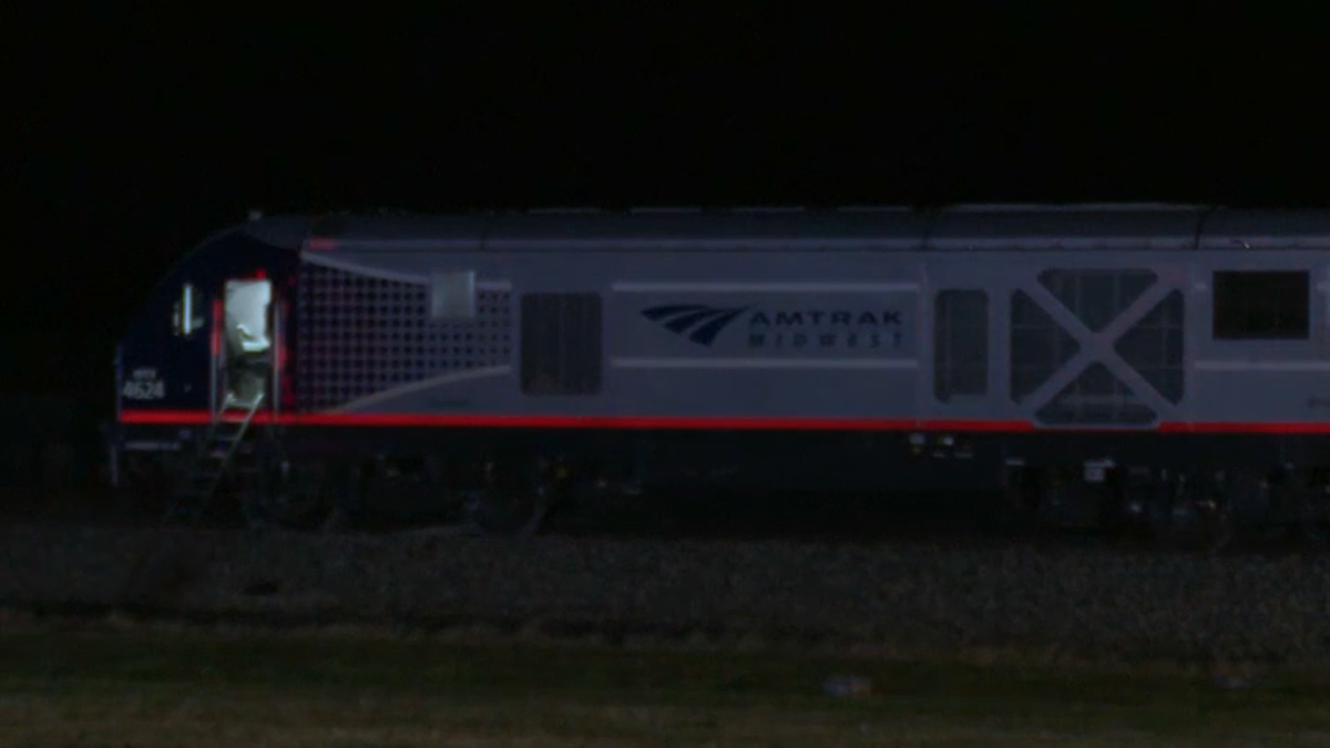 911呼叫中心称在芝加哥开往的Amtrak列车出轨前误认为是交叉点