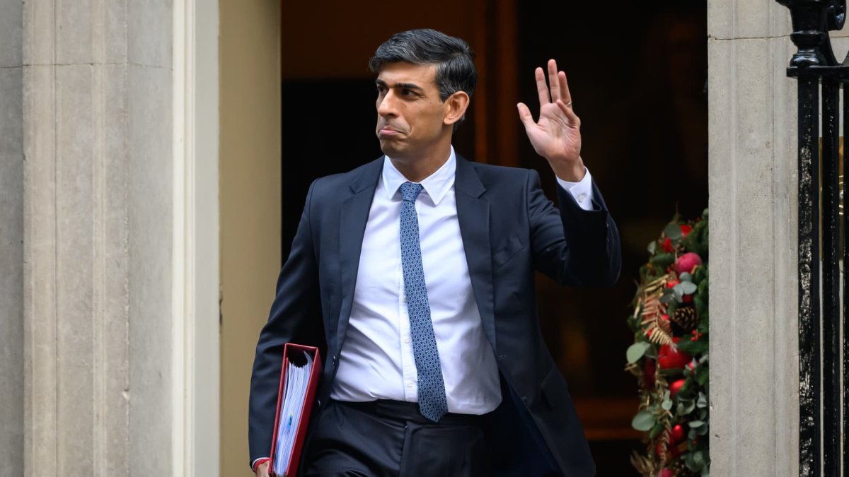 UK PM Rishi Sunak seeks to prevent right-wing revolt with 'toughest immigration law ever' – NBC Chicago - Vimarsana News