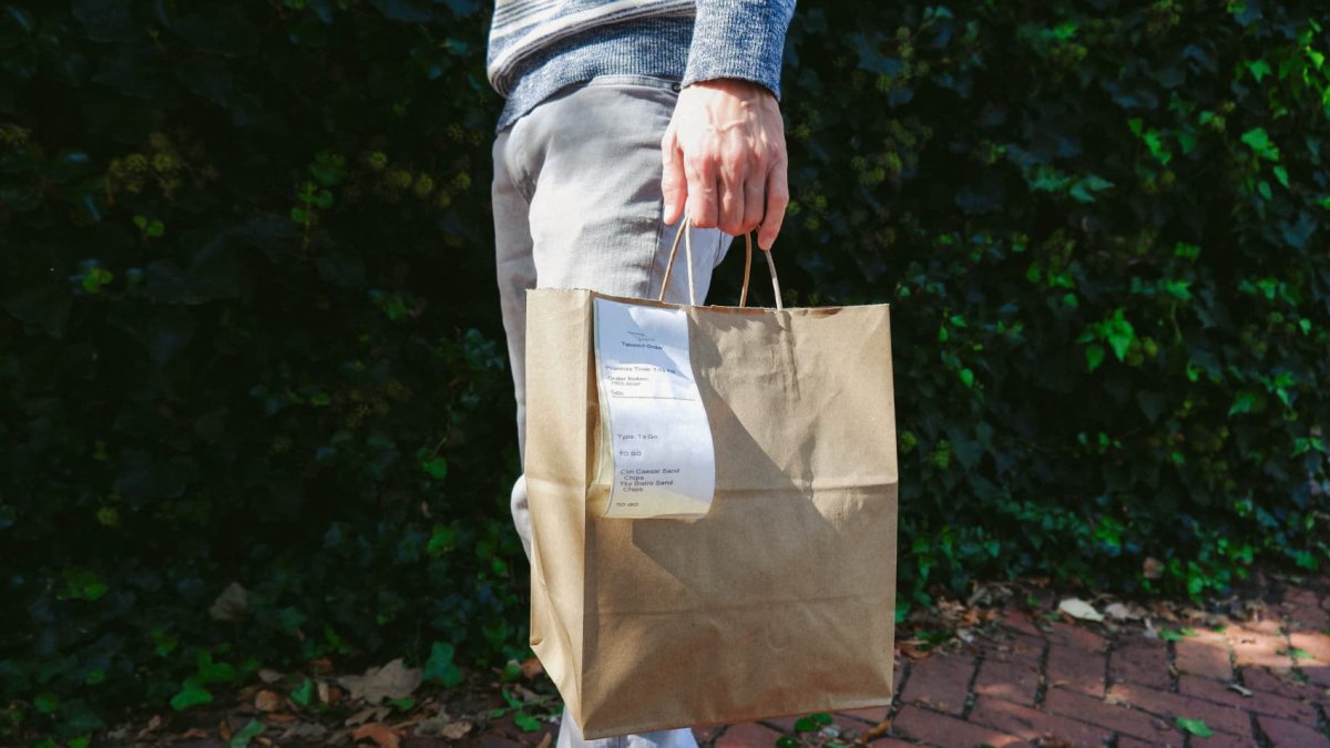 A self-made millionaire shares 3 things he 'refuses' to tip on—'some people may disagree' – NBC Chicago - Vimarsana News