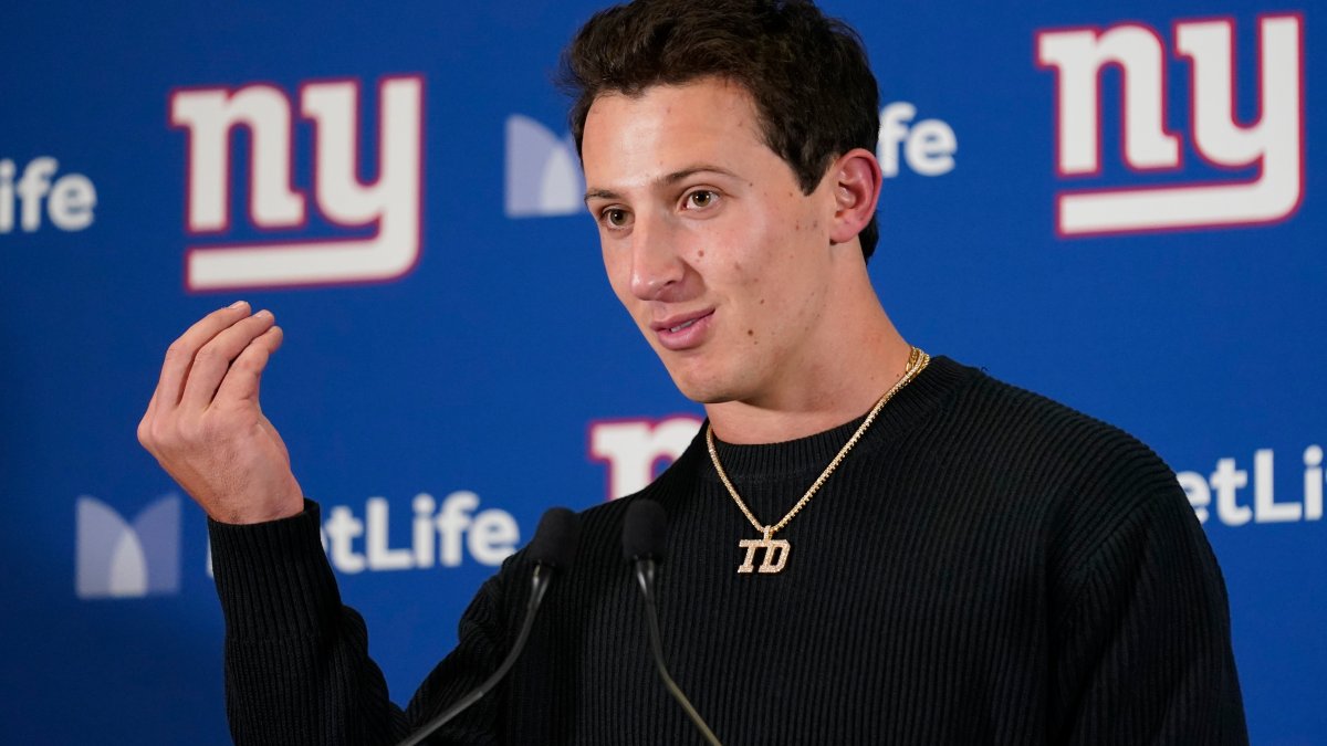 Giants QB Tommy DeVito hilariously ranks Italian foods: ‘You can do anything with a cutlet'