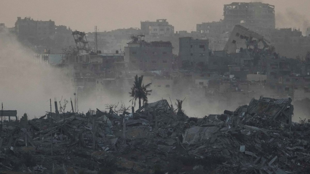 Israeli offensive shifts to crowded Gaza, driving up death toll – NBC Chicago - Vimarsana News