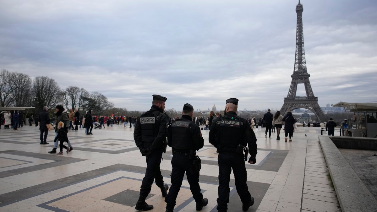 Fatal stabbing of a tourist puts focus on the Paris Olympics – NBC Chicago - Vimarsana News