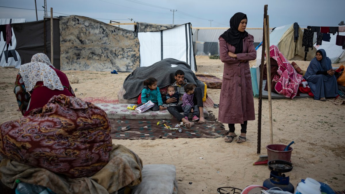 Desperation grows among Palestinians trapped in Gaza as Israel-Hamas war rages – NBC Chicago - Vimarsana News