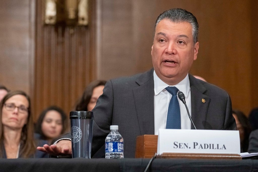 Latino Democrats shift from quiet concern to open opposition to Biden's concessions in border talks - Vimarsana News