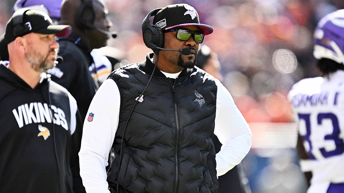 Bears interview Vikings defensive coordinator Brian Flores for head coaching job