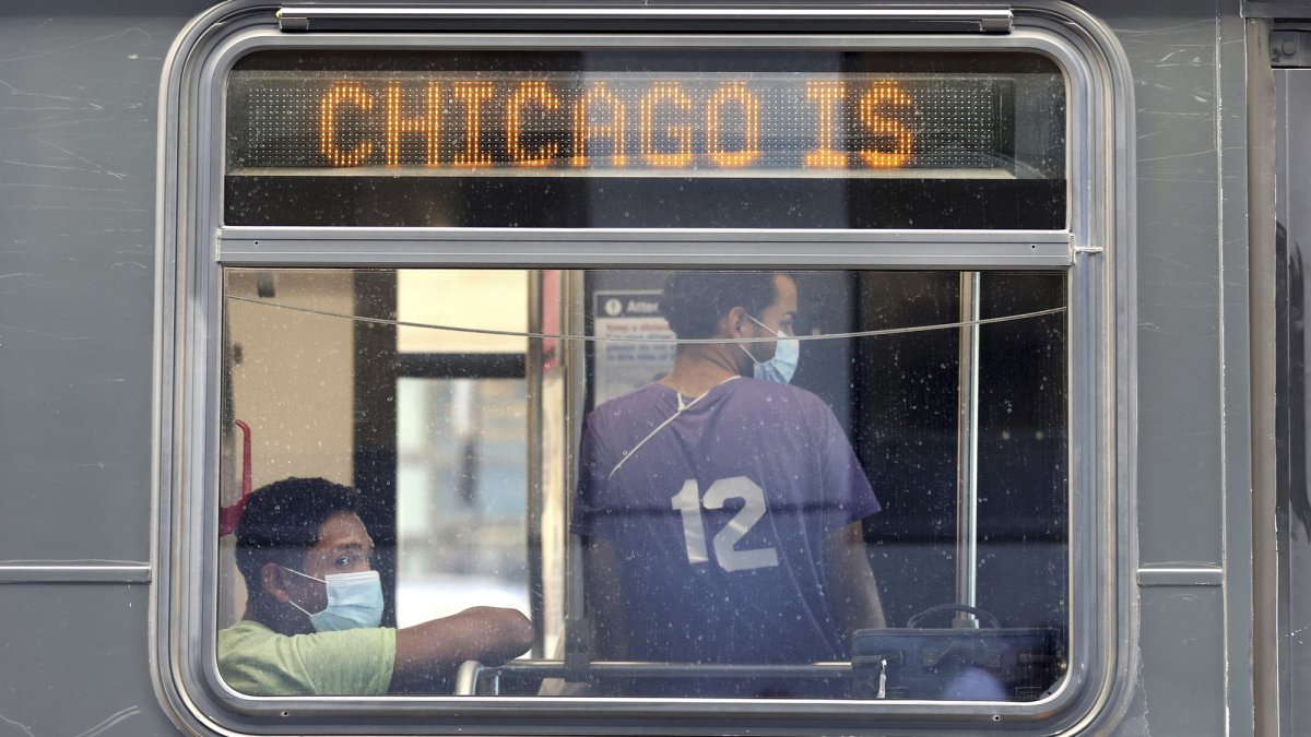 被遗弃的一车移民被告知他们在芝加哥，实际在坎卡基加油站