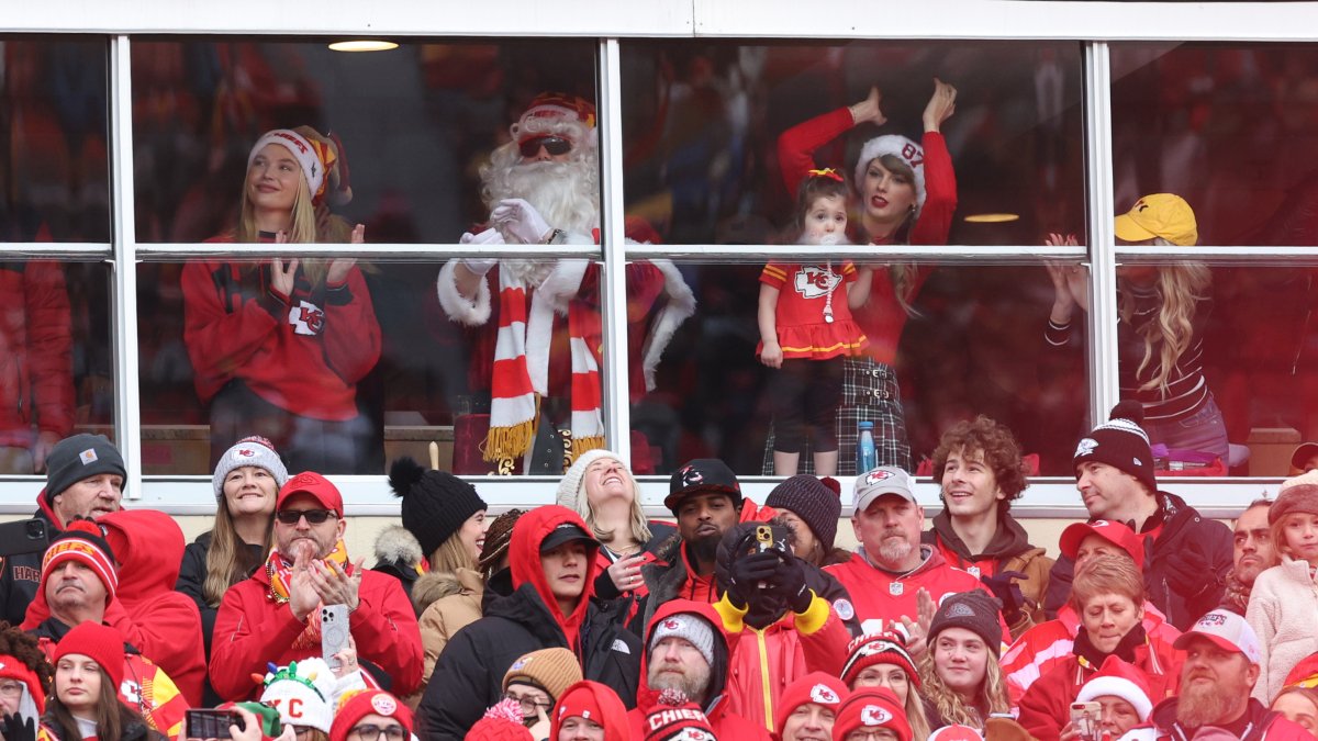 Taylor Swift celebrates Christmas alongside Santa Claus to cheer on Travis Kelce for Chiefs-Raiders game