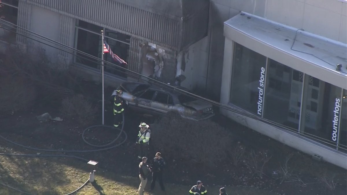Vehicle leaves expressway, hits Northbrook building and erupts in flames
